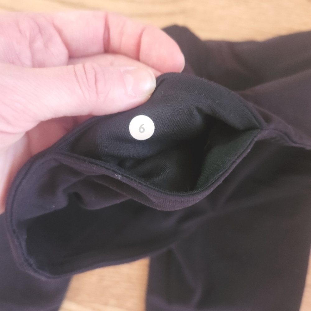GUC Lululemon Black Capri Leggings, Size 6 - Picture 6 of 6